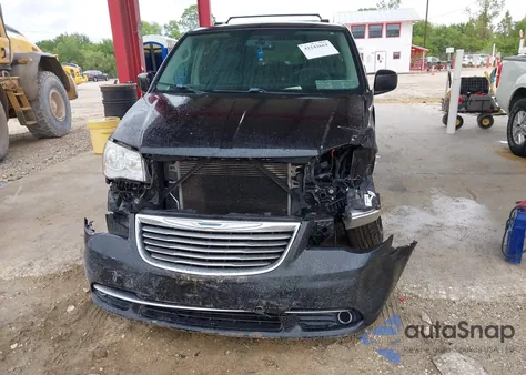 2015 Chrysler Town & Country Touring z USA, uszkodzony, nr VIN 2C4RC1BG4FR565087